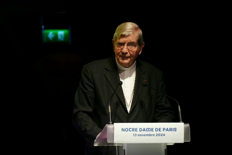 L'archevêque de Paris Laurent Ulrich lors d'une conférence de presse avant la réouverture de la cathédrale Notre-Dame, au Collège des Bernardins à Paris le 13 novembre 2024