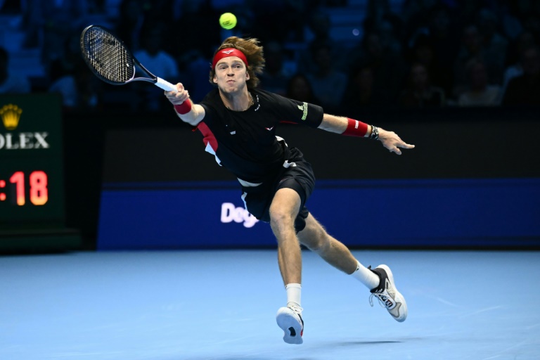 Le Russe Andrey Rublev lors de son match face à l'Allemand Alexander Zverev lors des Masters ATP le 12 novembre 2024 à Turin