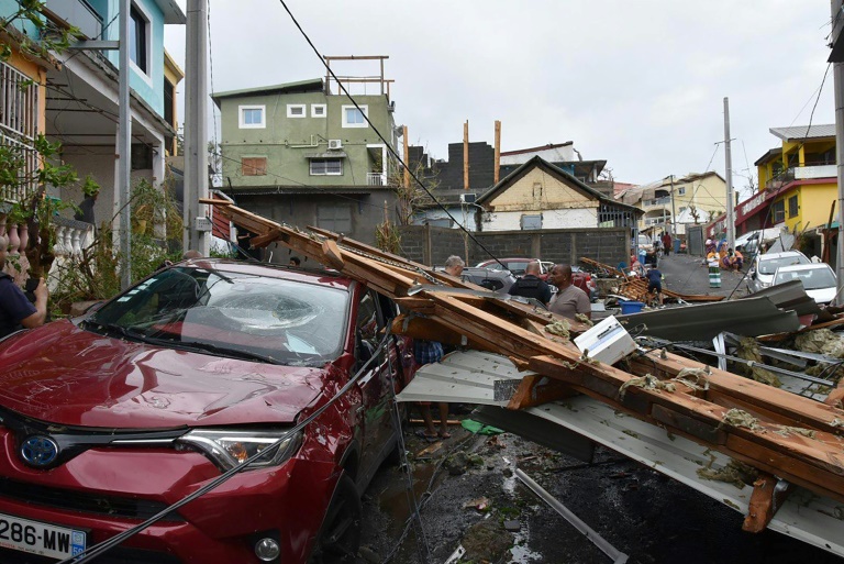 Cette photo prise par la Sécurité civile française le 16 décembre 2024 montre des dommages sur l'archipel français de Mayotte dans l'océan Indien, après le passage du cyclone Chido