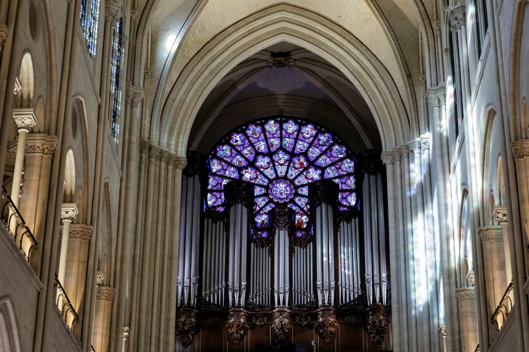 La rose ouest et l'orgue de la cathédrale Notre-Dame de Paris, le 29 novembre 2024