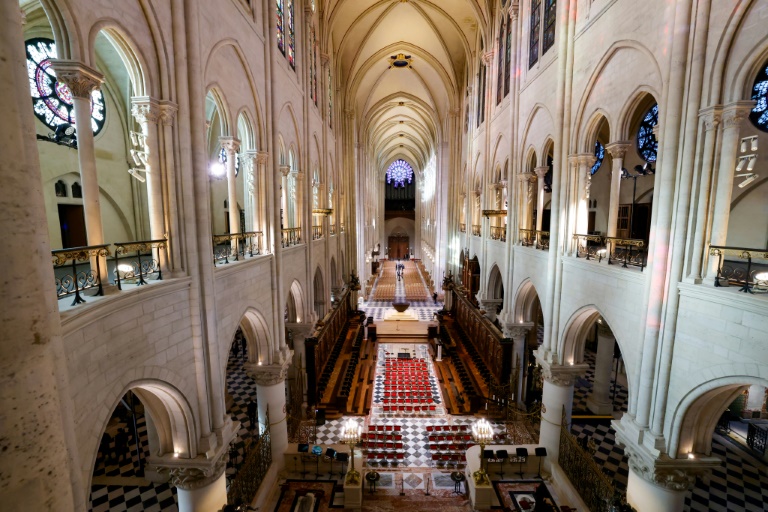 L'intérieur de la cathédrale Notre-Dame de Paris avant la cérémonie pour sa réouverture officielle, le 7 décembre 2024 à Paris