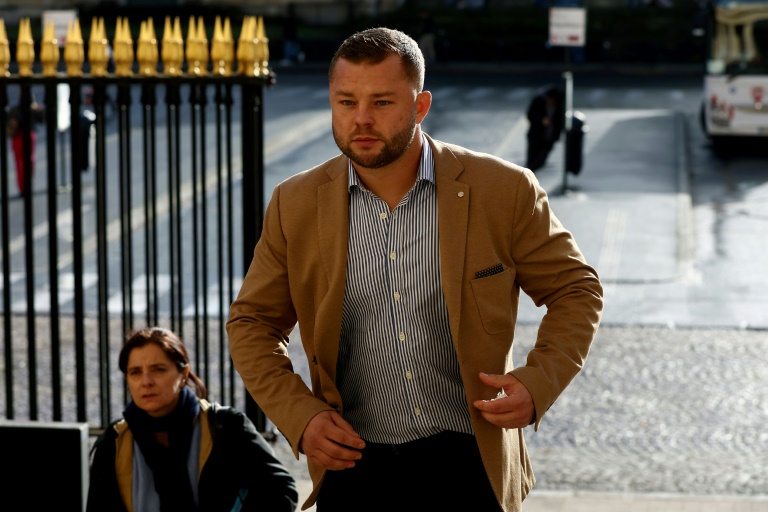 Le joueur de rugby français, Loick Jammes, arrive au Palais de justice de Bordeaux le 2 décembre 2024