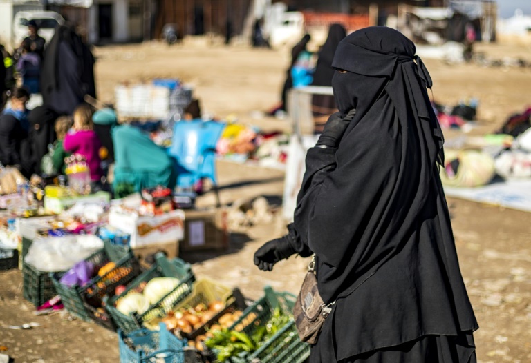 Une Française dans le camp de déplacés d'al-Hol géré par les Kurdes, dans le nord-est de la Syrie, le 14 janvier 2020