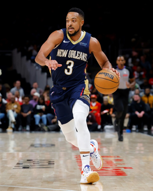 C.J. McCollum, le meneur des Pelicans de la Nouvelle-Orléans, pendant un match de NBA contre les Hawks d'Atlanta, à Atlanta, le 2 décembre 2024