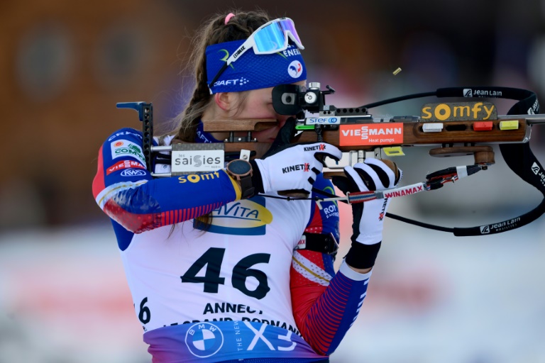 Justine Braisaz-Bouchet lors de sa victoire dans le sprint comptant pour la Coupe du monde de biathlon le 20 décembre 2024 au Grand-Bornand (Haute-Savoie). Avec un neuf sur dix au tir, la Française a enfin réglé la mire après un début de saison en dedans