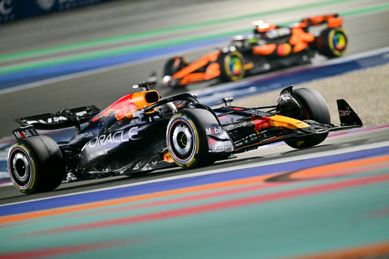 La Red Bull de Max Verstappen dimanche en tête du GP du Qatar, sur le circuit de Lusail.