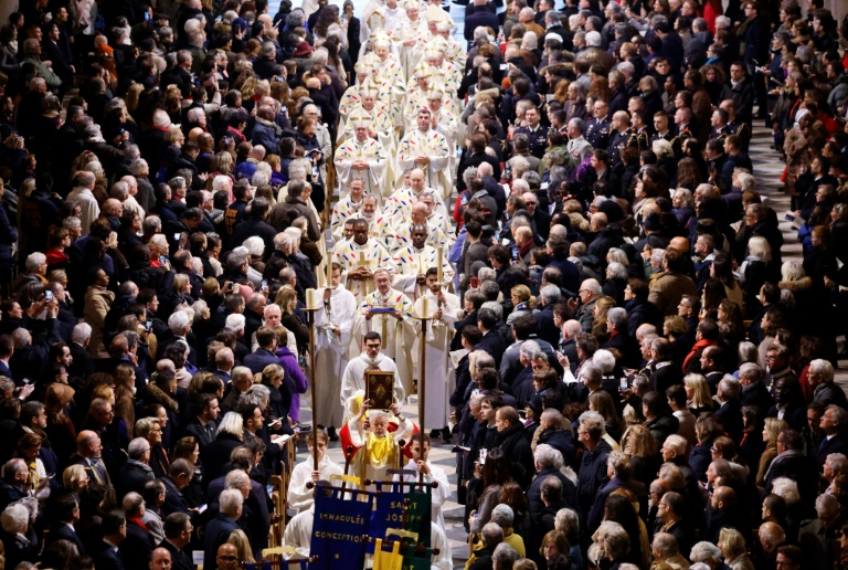 L'archevêque de Paris Laurent Ulrich lors d'une messe à la cathédrale Notre-Dame de Paris, à Paris le 8 décembre 2024