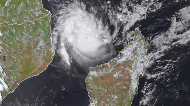 Image satellite diffusée le 14 décembre 2024 par le Cooperative Institute for Research in the Atmosphere (CIRA) de l'Université d'État du Colorado, montrant le cyclone Chido au-dessus de Mayotte (C)