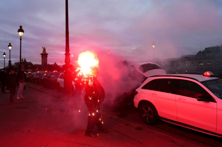 Des chauffeurs de taxi manifestent à Paris pour protester contre une tarification à la baisse du transport de malades, le 3 décembre 2024