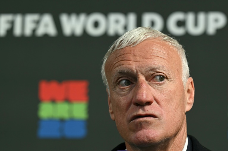 Le sélectionneur français Didier Deschamps répond aux questions des journalistes après le tirage au sort des éliminatoires de la zone Europe pour la Coupe du monde 2026, au siège de la FIFA, à Zurich, le 13 décembre 2024