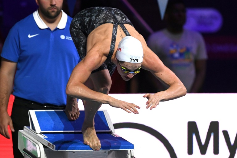 Béryl Gastaldello s'élance en finale du 100 m quatre nages aux Mondiaux de Budapest, le 13 décembre 2024