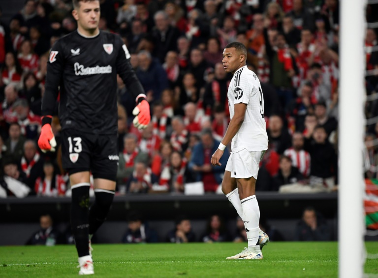 La superstar française du Real Madrid Kylian Mbappe après avoir raté un pénalty sur le terrain de l'Athletic Bilbao, en championnat d'Espagne, le 4 décembre 2024