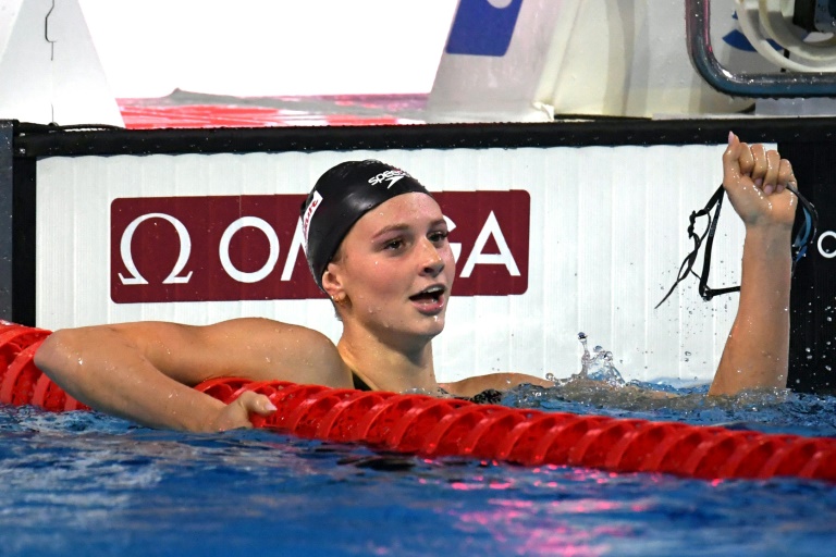 La Canadienne Mcintosh après sa victoire en 400 m quatre nages au Mondiaux de natation en petit bassin, le 14 décembre 2024, à Budapest