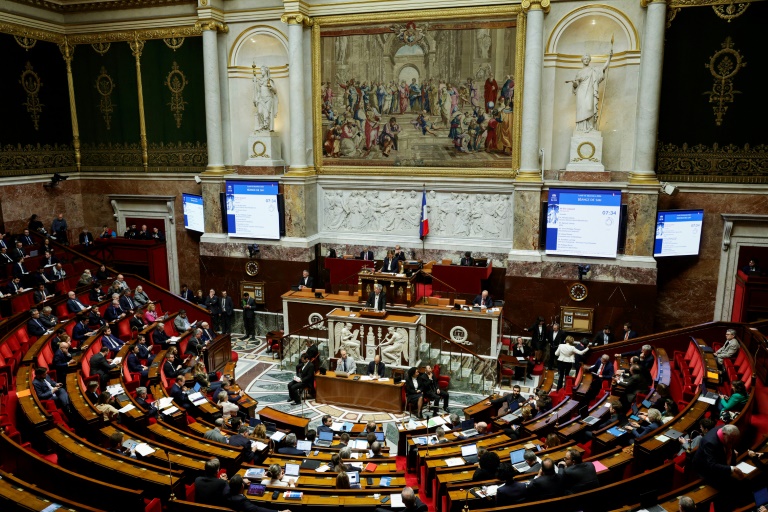 Eric Coquerel, au centre, lors d'un discours à l'Assemblée nationale, à Paris, le 16 décembre 2024