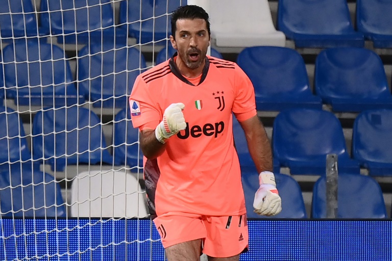 Le gardien italien Gianluigi Buffon sous le maillot de la Juventus à Sassuolo, le 12 mai 2021