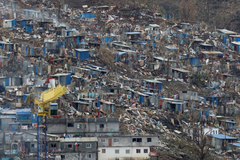 Les dégâts dans un quartier précaire de Mamoudzou, après le passage du cyclone Chido sur Mayotte, le 19 décembre 2024