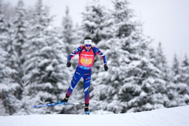 Le Français Eric Perrot dans le relais 4x7,5 km de l'épreuve de Coupe du monde de biathlon de Hochfilzen le 15 dfécembre 2024 en Autriche