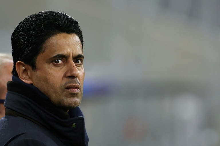 Le président qatari du Paris Saint-Germain, Nasser Al-Khelaifi, assiste à une séance d'entraînement à la veille du match de Ligue des champions contre le Bayern Munich, à l'Allianz Arena de Munich, le 25 novembre 2024