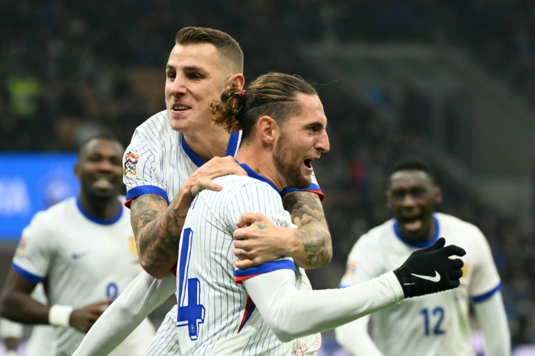 Adrien Rabiot (centre), après son but inscrit contre l'Italie, en Ligue des Nations, le 17 novembre 2024 à Milan