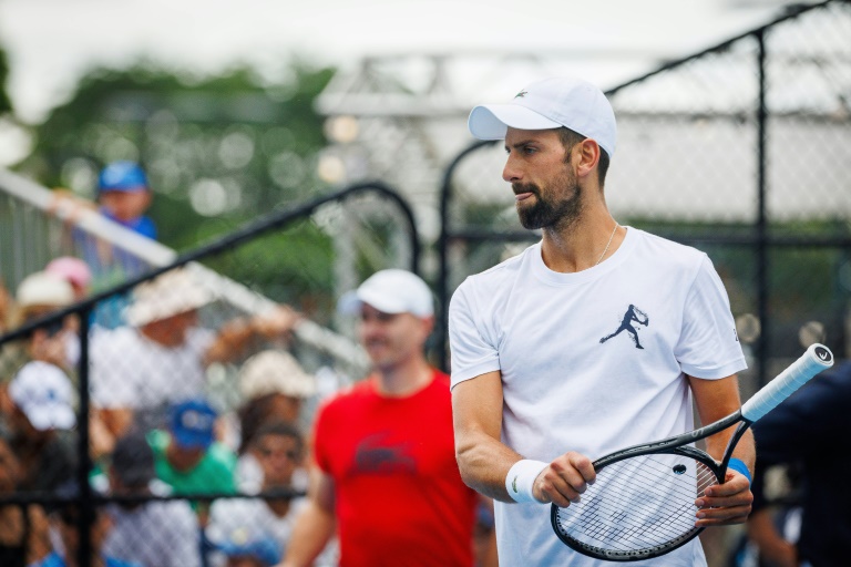 Le Serbe Novak Djokovic participe à une séance d'entraînement avant le tournoi de tennis de Brisbane, à Brisbane, le 29 décembre 2024