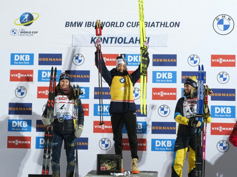 La Française Lou Jeanmonnot, victorieuse de l'individuel lors de la première étape de Coupe du monde de biathlon, à Kontiolahti en Finlande, le 4 décembre 2024