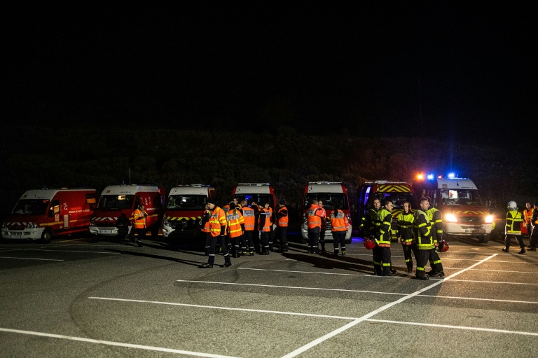 Les secours à Porté-Puymorens après l'accident d'un autocar venu de Barcelone en Andorre, le 1er décembre 2024.