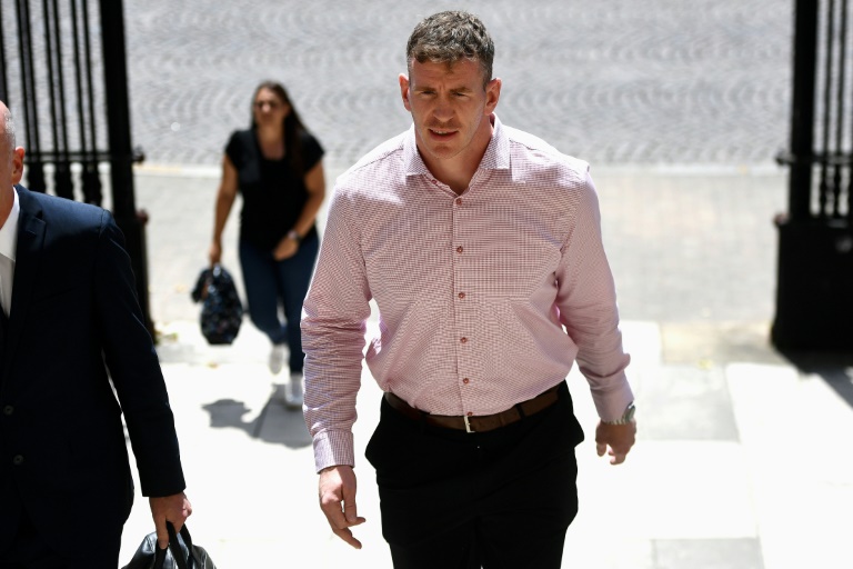 Le rugbyman irlandais Chris Farrell arrive pour une audience au palais de justice de Bordeaux, le 17 juin 2024 en Gironde