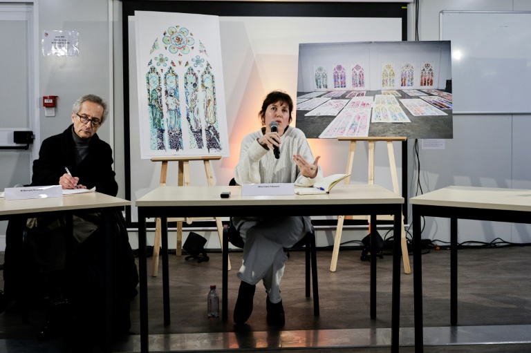 Claire Tabouret lors d'une conférence de presse après avoir été choisie avec l'atelier verrier rémois Simon-Marq, pour réaliser les nouveaux vitraux contemporains de Notre-Dame de Paris, le 18 décembre 2024, à Paris