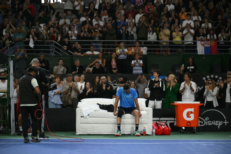 L'Argentin Juan Martin del Potro ému à la fin de son match exhibition contre Novak Djokovic, marquant la fin de sa carrière, le 1er décembre 2024 à Buenos Aires