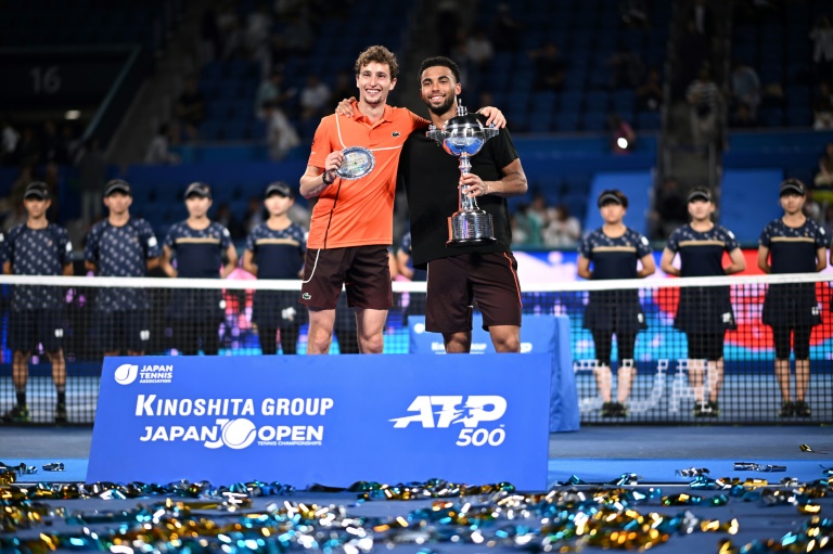 Arthur Fils (à droite) et Ugo Humbert s'étaient rencontrés le 1er octobre en finale du tournoi ATP de Tokyo, remporté par le premier.