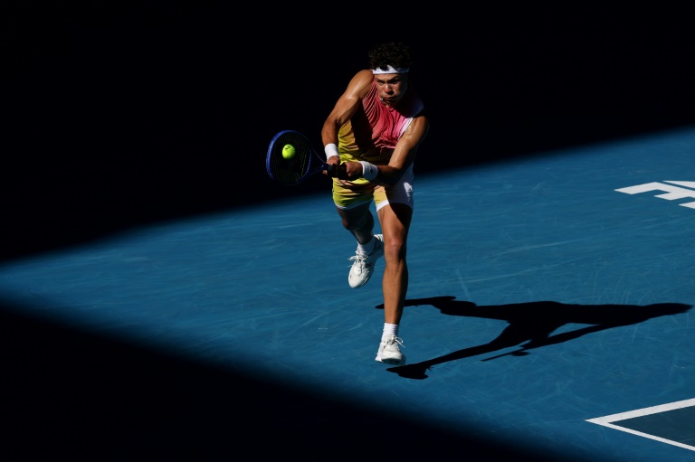 L'Américain Ben Shelton face à Lorenzo Sonego en quart de finale de l'Open d'Australie, à Melbourne, le 22 janvier 2025