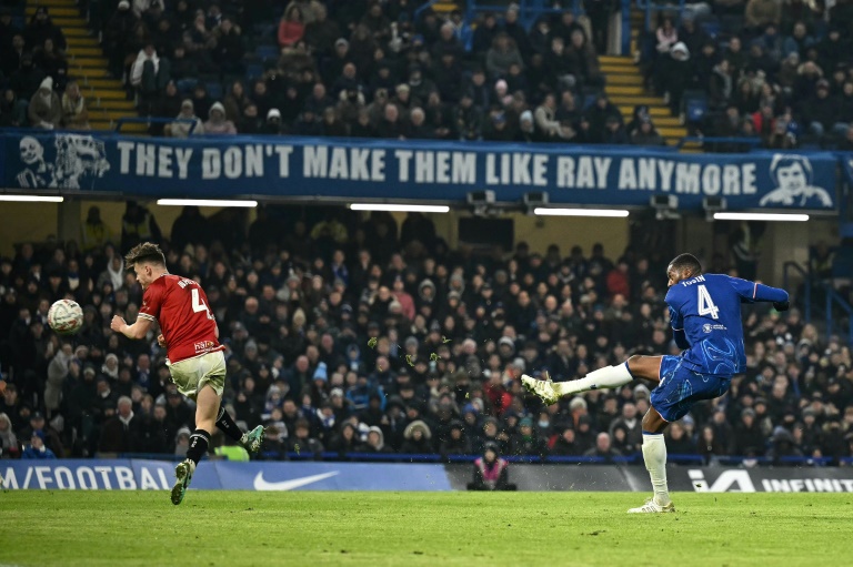 Tosin Adarabioyo inscrit un but pour Chelsea face à
Morecambe (D4), en Coupe d'Angleterre, le 11 janvier 2025 à Stamford Bridge