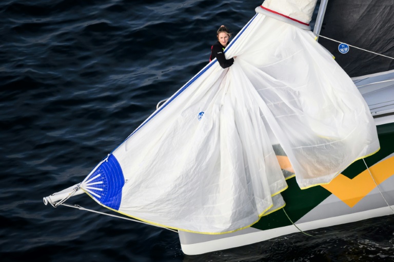 La navigratice Violette Dorange après le départ du Vendée Globe, le 10 novembre 2025 aux Sables-d'Olonne.