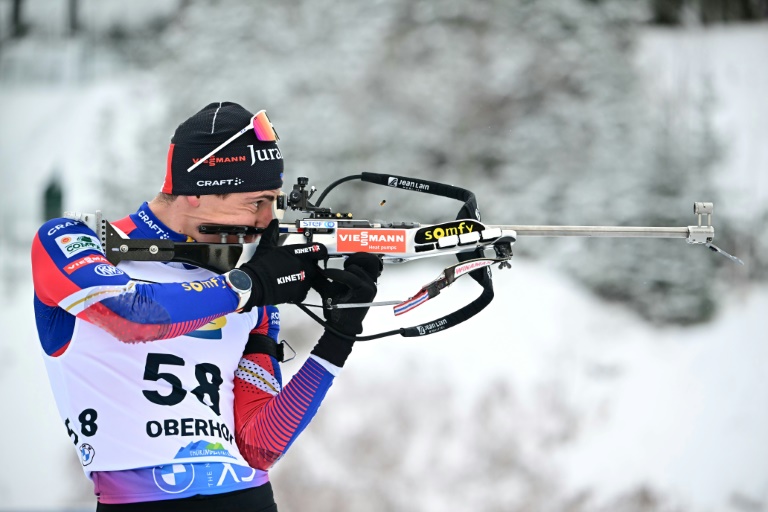 Quentin Fillon Maillet au tir debout lors du sprint d'Oberhof, le 10 janvier 2025