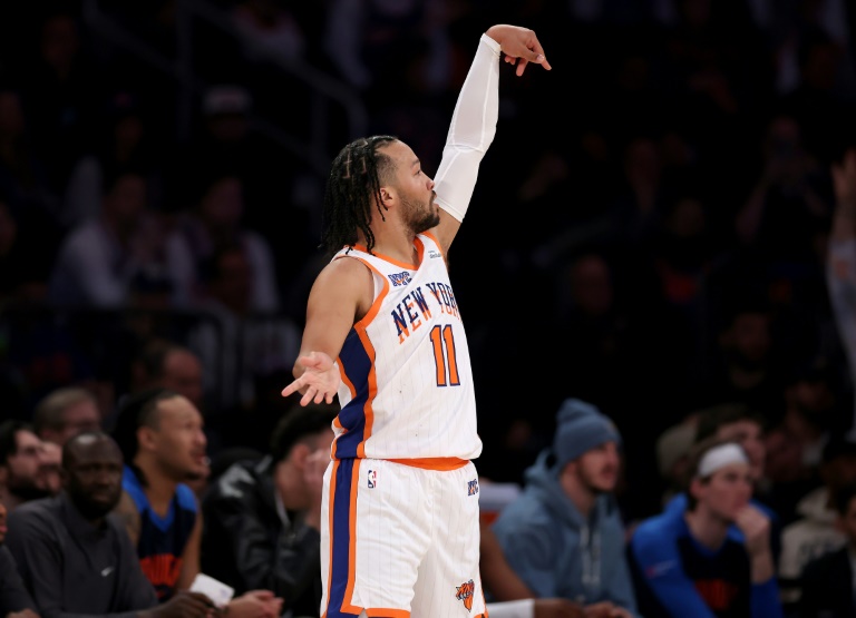 Jalen Brunson après avoir inscrit un panier à trois points pour les Knicks lors d'un match contre le Thunder d'Oklahoma City, le 10 janvier 2025 à New York