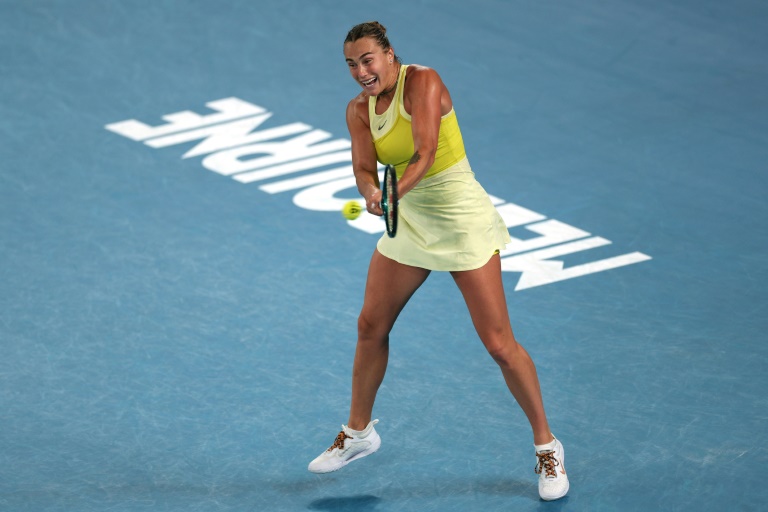 La Bélarusse Aryna Sabalenka en demi-finale de l'Open d'Australie contre l'Espagnole Paula Badosa le 23 janvier 2025 à Melbourne