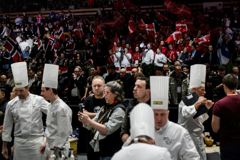 Des spectateurs au concours du Bocuse d'Or 2025 au Salon international de la restauration, de l'hôtellerie et de l'alimentation (Sirha) à Chassieu, près de Lyon, le 27 janvier 2025