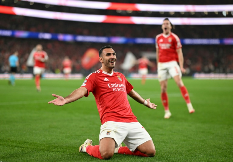 Le Grec Vangelis Pavlidis auteur d'un triplé pour Benfica face au FC Barcelone à Lisbonne, le 21 janvier 2025