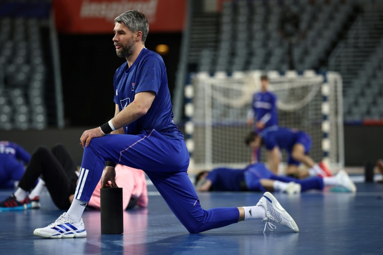 Le pivot de l'équipe de France de handball Luka Karabatic participe à une séance d'entraînement à Zagreb, le 27 janvier 2025