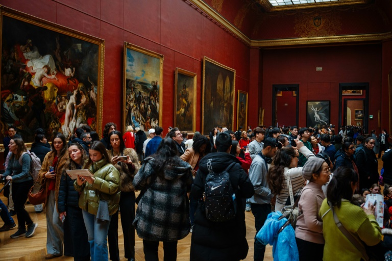 Des visiteurs au musée du Louvre le 23 janvier 2025