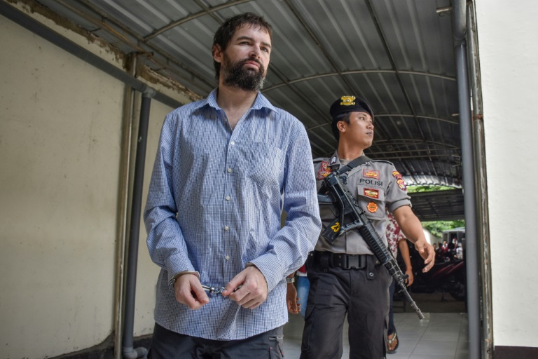 Le Français Félix Dorfin arrive au tribunal de Mataram, le 20 mai 2019 à Lombok, en Indonésie