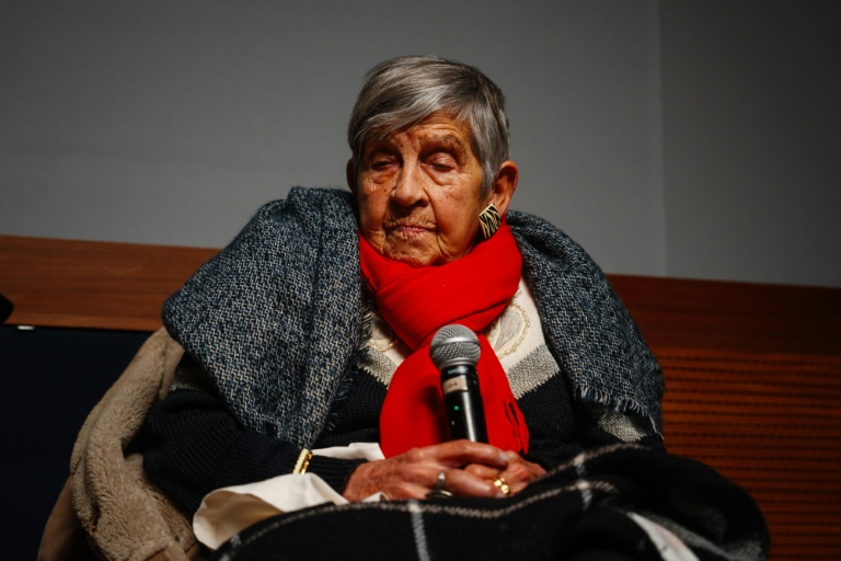 Ginette Kolinka, survivante de l'Holocauste, lors d'une cérémonie marquant le 80e anniversaire de la libération des camps de concentration et d'extermination en Europe au Musée du Mémorial de la Shoah à Paris, le 19 janvier 2025