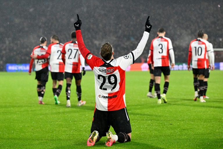 L'attaquant de Feyenoord, Santiago Gimenez, célèbre son but contre le Bayern Munich, lors de la 7e journée de la Ligue des champions, le 22 janvier 2025 à Rotterdam