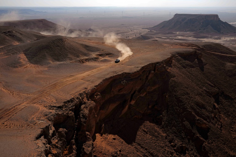 Un concurrent dans la 9e étape du Dakar 2025, le 14 janvier entre Ryad et Harad