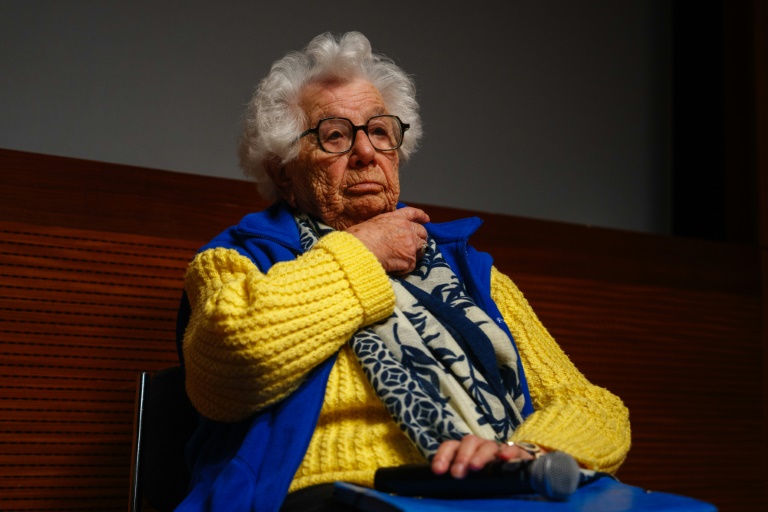 Esther Sénot, survivante de l'Holocauste, lors d'une cérémonie marquant le 80e anniversaire de la libération des camps de concentration et d'extermination en Europe au Musée du Mémorial de la Shoah à Paris, le 19 janvier 2025