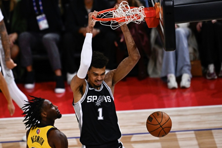 Victor Wembanyama lors du match NBA des San Antonio Spurs contre les Indiana Pacers, le 23 janvier 2025 à Paris