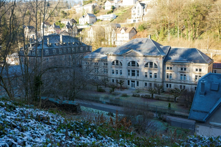 Le bâtiment des Thermes Napoléon à  Plombières-les-Bains, le 13 janvier 2025 dans les Vosges