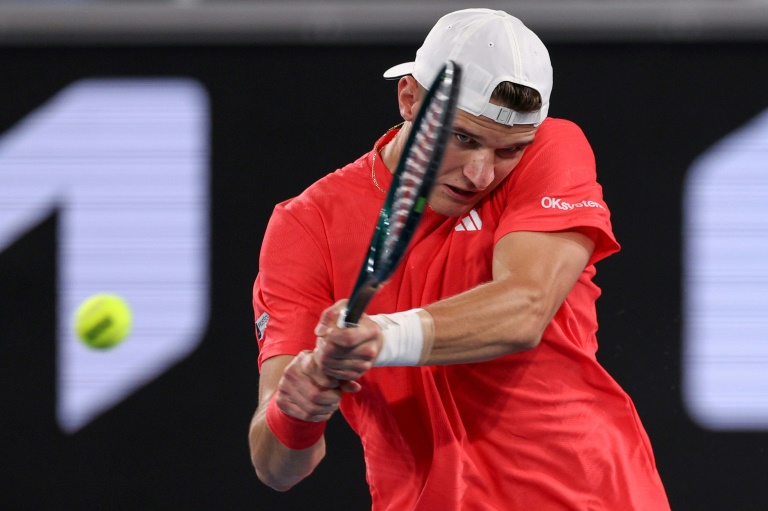 Le Tchèque Jakub Mensik au deuxième tour de l'Open d'Australie face à Casper Ruud, à Melbourne, le 15 janvier 2025