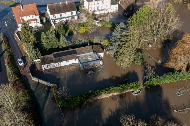 Des maisons inondées à Feuguerolles-Bully, dans le Calvados, le 9 janvier 2025