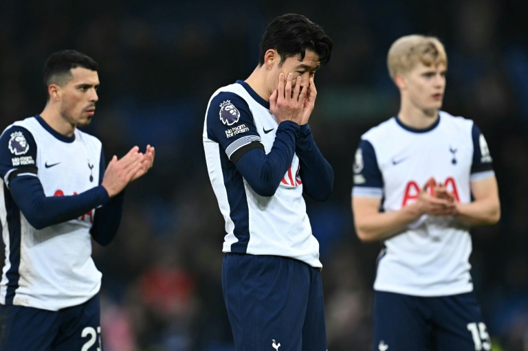 La détresse des joueurs de Tottenham à l'issue de leur défaite à Everton, le 19 janvier 2025